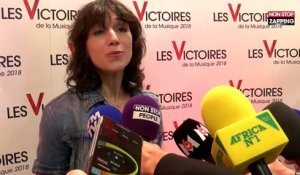 Victoires de la musique 2018 : Charlotte Gainsbourg, émue, dédie sa victoire à sa sœur décédée (vidéo)