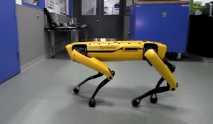 Un robot Boston Dynamics ouvre une porte