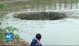 Ce fermier chinois a perdu 25 tonnes de poissons quand son lac s'est vidé subitement... Histoire incroyable