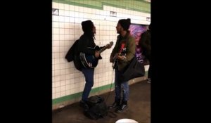 Ces chanteurs du métro sonnent exactement comme les Beatles