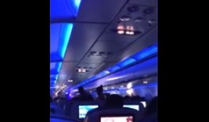 Quand un passager s'en prend au personnel d'un avion en plein vol !! JetBlue