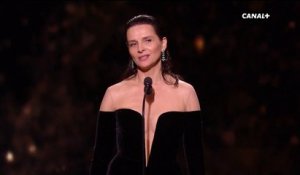 Juliette Binoche présente le prix du Meilleur Espoir Masculin - César 2018