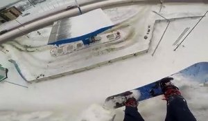 Ce snowboardeur a vu la mort de près... Chanceux