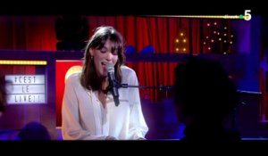 Le live : Charlotte Cardin - "Main Girl" - C à Vous - 08/03/2018