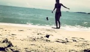 Emporté par une vague, son iPhone sur la plage filme son évasion !