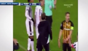 Le président du PAOK descend sur la pelouse avec une arme !