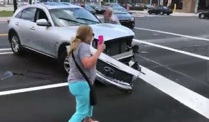 Un chauffard drogué percute plusieurs voitures et tente de prendre la fuite