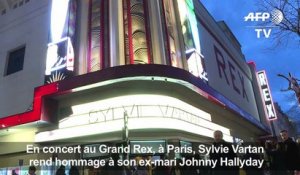 Au Grand Rex, Sylvie Vartan rend hommage à Johnny