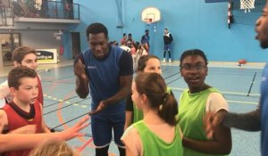 Les joueurs du Nantes Basket Hermine rencontrent les jeunes du Castelbriantais