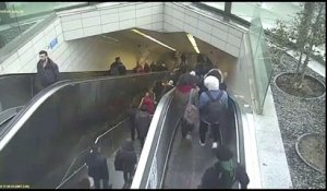Un homme se fait engloutir par l’escalator d’une station de métro à Istanbul