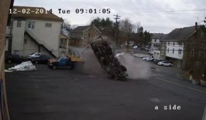 Un camion poubelle n'a plus de frein et vient s'ecraser en plein virage