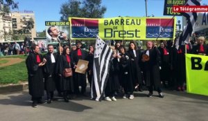 Quimper. Des avocats manifestent à Paris