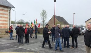 Les cheminots CGT manifestent devant la gare rénovée