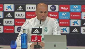 33e j. - Zidane: "Benzema fait un blocage"