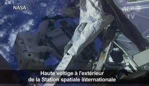 Sortie spatiale de deux astronautes de l'ISS