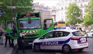 Paris: opération de police après le vol... d'un camion-poubelle