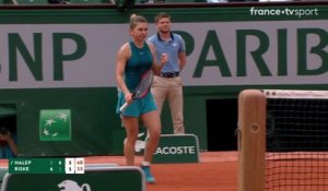 Roland-Garros : Simona Halep se réveille et renverse Alison Riske !