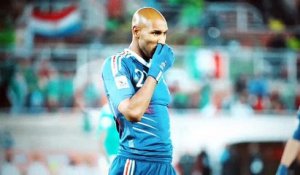 Mondial 2010 : "Anelka n'a pas dit ce qui a été écrit" en Une de "L'Equipe", assure Raymond Domenech