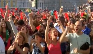 Le coin des supporters - Les fans portugais fous de joie après le triplé de Ronaldo
