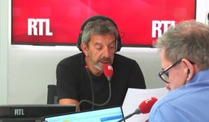 Michel Cymes vous livre son mode d'emploi pour s'adresser à une personne malentendante