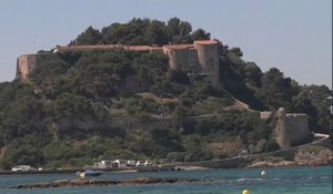 Pourquoi Macron veut installer une piscine au fort de Brégançon