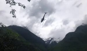 Ce pilote d'hélicoptère fait une entrée incroyable en pleine intervention de secours