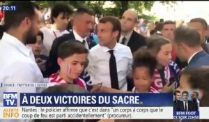 Emmanuel Macron avec 300 jeunes pour regarder France-Uruguay dans le parc de l’Élysée