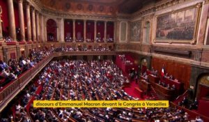 Emmanuel Macron "croit profondément" au service universel. "C’est aussi le moyen de comprendre ce qu’est l’engagement, le cœur de notre République" #CongresVersailles