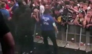 Le rappeur Lil Pump stoppe son concert et appelle les secours pour un fan qui fait une crise