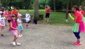 Un peu de Zumba avant de se lancer dans la course colorée