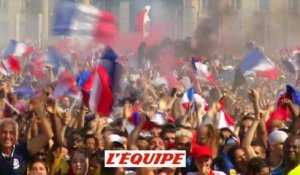 La joie des supporters à Paris sur le but contre-son-camp de Mandzukic - Foot - CM 2018 - Finale