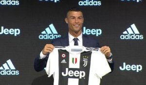 Juventus - Ronaldo presenté aux médias