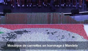 Une mosaïque géante de cannettes en hommage à Nelson Mandela