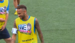 PSG - Neymar perd les pédales lors d'un foot à 5