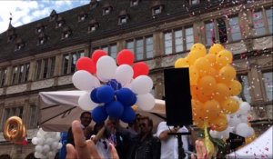 Strasbourg : Des ballons bleu blanc rouge en hommage à l'Equipe de France