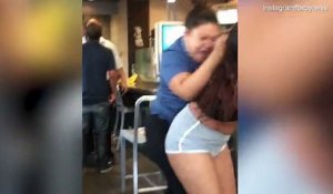 Une cliente Mcdo jette son milkshake sur une serveuse qui pète les plombs