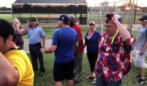Lors d'un match de baseball, un papa attaque un parent de l'équipe qui a battu celle de son fils