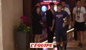 Neymar acclamé par les supporters chinois du PSG - Foot - Trophée des Champions