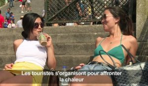 Malgré la canicule, les touristes arpentent la butte Montmartre