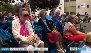 Lourdes : une miraculée à la rencontre des pèlerins
