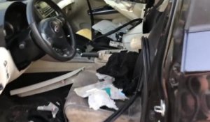Un ours détruit l'intérieur d'une voiture après s'être incrusté