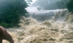 Hawaï: L'ouragan Lane de catégorie 3 a frappé l'île - Découvrez les images de l'île sous ses pluies torrentielles - VIDEO
