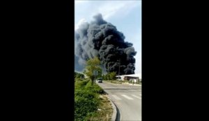 Un violent incendie à AlloPneus à Valence