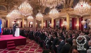 Emmanuel Macron tente de séduire les maires