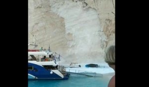 Un pan de falaise se décroche et chute à la mer tout pret de yachts... Danger
