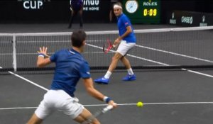 Laver Cup - Djokovic allume son partenaire Federer au filet
