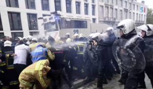 La manifestation de Bruxelles dégénère : affrontement entre pompiers et policiers