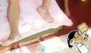 Meilleure blague au réveil, à base d'huile au pied du lit