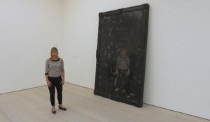 Black Mirror : la Saatchi Gallery regarde notre société dans le miroir