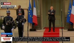 EN DIRECT : La passation de pouvoirs entre Gérard Collomb et Edouard Philippe a lieu actuellement au ministère de l'Intérieur